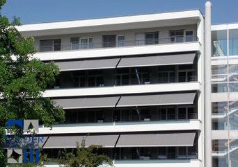 Guadalajara Ventanas edificio con toldos de brazo invisible 